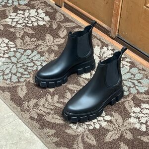 Women’s chunky boots Size 10